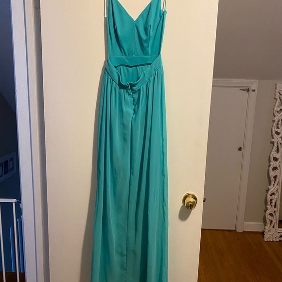 Lulu’s open back dress - Picture 2 of 2